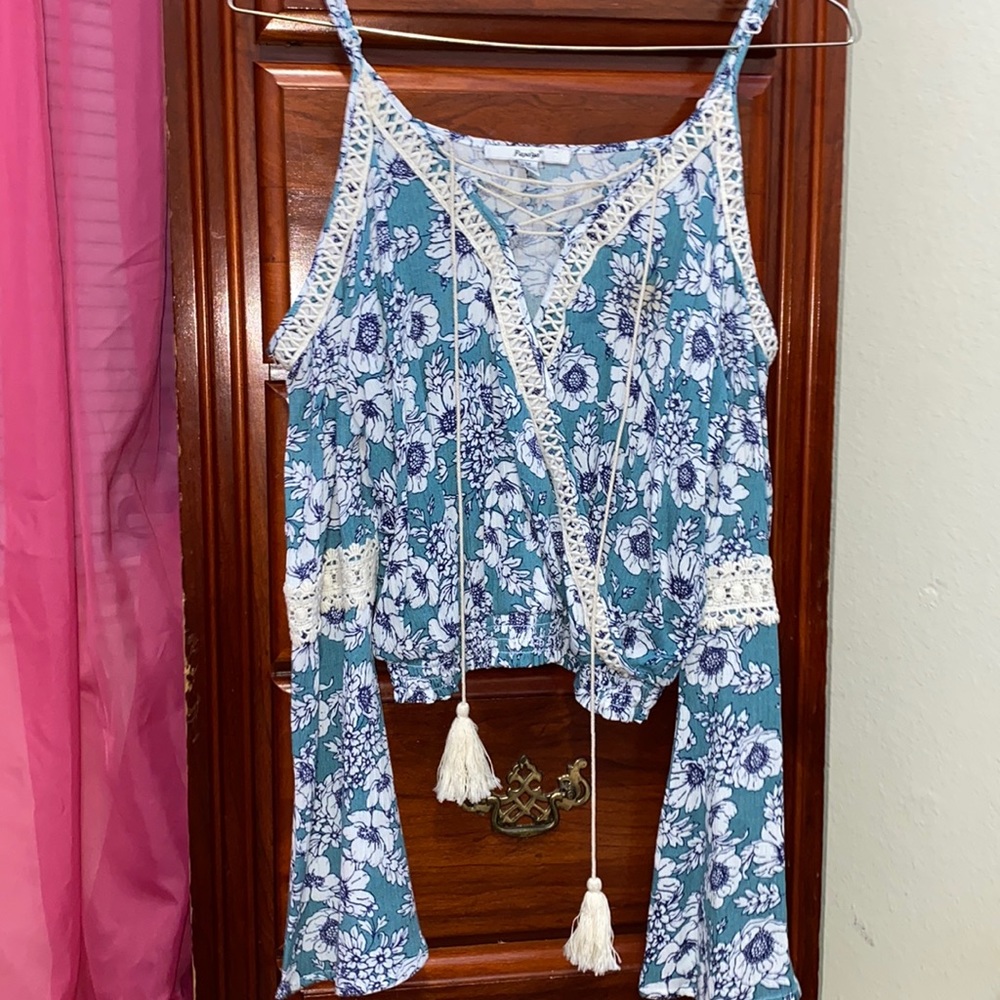 bell sleeve floral crop top from papaya